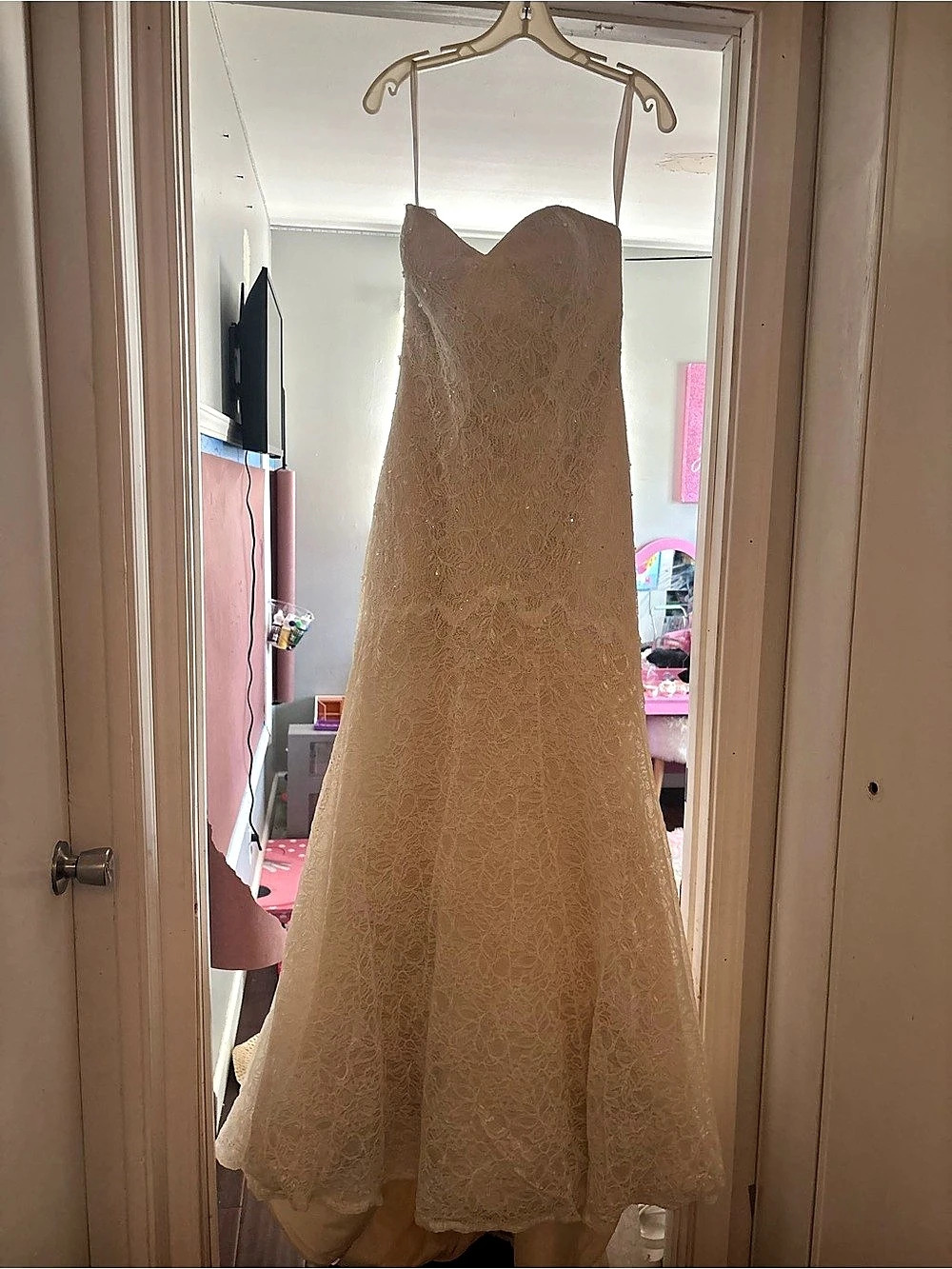 White Lace Strapless Wedding Dress